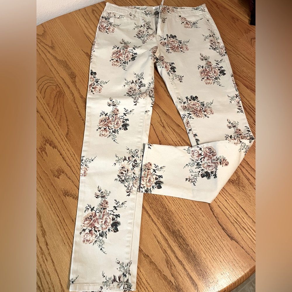 New-never worn! Cotton patterned jeans. Good quality and shape!